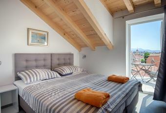 Nera luxery Apartments has Balcony rooms