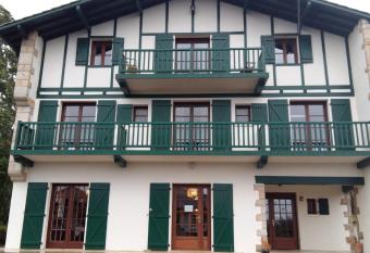 Hotel Mendionde has Balcony rooms