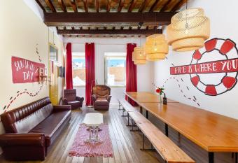 Suntrap Hostel allows 18 year olds to book a room