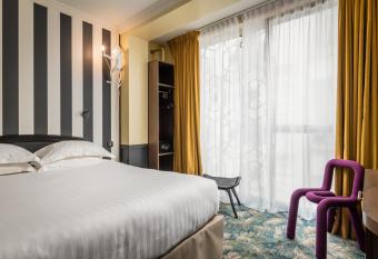 Hotel Archetype Etoile allows 18 year olds to book a room