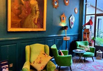 Hotel Du Cygne Tours allows 18 year olds to book a room