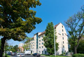 ACHAT Hotel Budapest allows 18 year olds to book a room