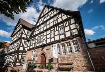 Hotel & Caf   Schachtenburg allows 18 year olds to book a room