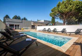 ibis Carcassonne Est la Cit   allows 18 year olds to book a room