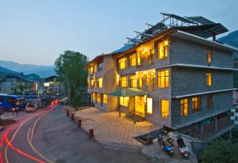 Sarthak Regency by M K Hospitality,Rangri, Manali,HP,Just 1 kms from Volvo parking allows 18 year olds to book a room