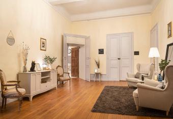 Les Suites de Sautet allows 18 year olds to book a room