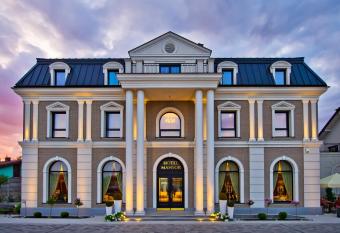 Hotel Mansor allows 18 year olds to book a room