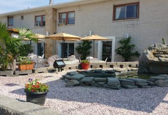 The Amethyst Beach Motel has Balcony rooms