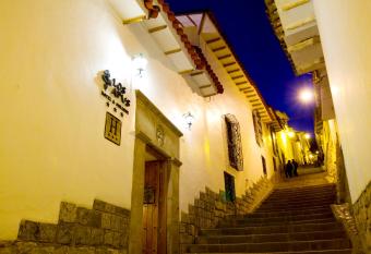 Hotel & Mirador Los Apus allows 18 year olds to book a room