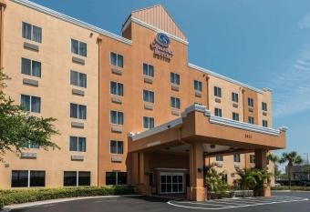 Comfort Suites Tampa Airport North allows 18 year olds to book a room