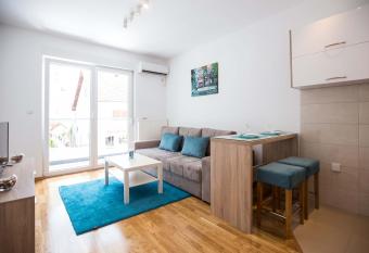 Jelena Apartment allows 18 year olds to book a room