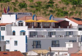 Apartamentos Turisticos Regina allows 18 year olds to book a room