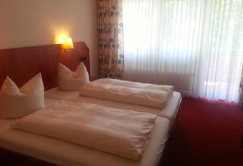 Schmucker J  ger - Hotel Garni has Balcony rooms