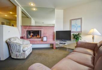 Baywood Inn Bed & Breakfast has Balcony rooms