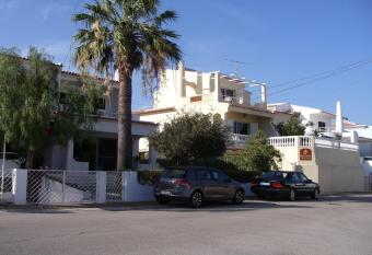 Monte da Ria Guest House allows 18 year olds to book a room