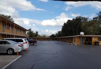 Budget Motel has Smoking rooms