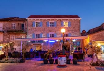 Villa Riva has Balcony rooms