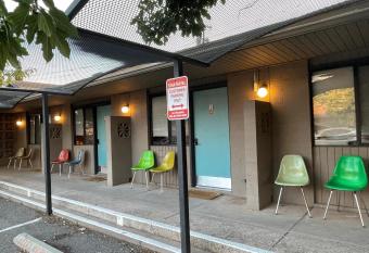 Star Motel has Balcony rooms