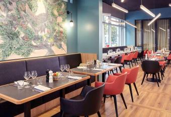 Mercure Paris Saint-Ouen has Balcony rooms