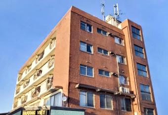 Weekly Hotel Kokura allows 18 year olds to book a room