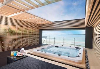 Utop Ubless Hotel Jeju allows 18 year olds to book a room