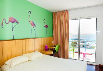 H  tel California allows 18 year olds to book a room