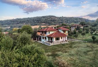 Guest House Villa Bozhenitsa has Balcony rooms