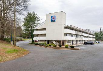 Motel 6 Charlotte Coliseum allows 18 year olds to book a room