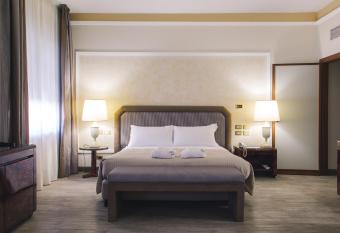 Grand Hotel Excelsior has Balcony rooms