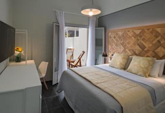 Meltemi Excelsior Suites allows 18 year olds to book a room