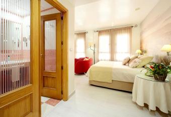 Hotel Torrepalma allows 18 year olds to book a room