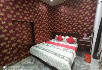 Appna Ghar Hotel has Balcony rooms