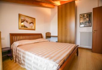 Villa Gioiosa has Balcony rooms