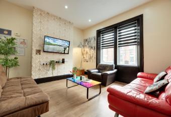 Newcastle CITY Apartments 35 allows 18 year olds to book a room