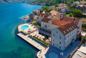 Hotel Splendido allows 18 year olds to book a room