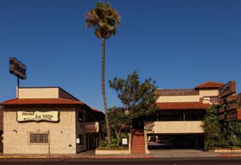 La Villa de Zaragoza has Balcony rooms