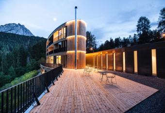 Hotel Arnica Scuol - Adults Only allows 18 year olds to book a room
