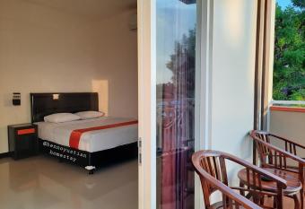 Hennoyustian Homestay has Balcony rooms