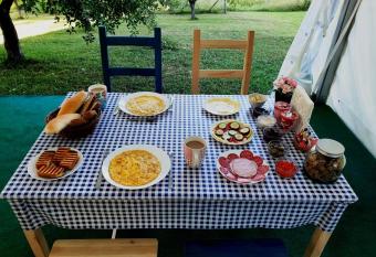 Green Eden has Balcony rooms