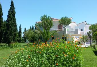 Chroma Studios has Balcony rooms