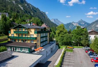 Landhotel Post Ebensee am Traunsee ***S has Balcony rooms