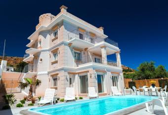 Stratos Palace has Balcony rooms