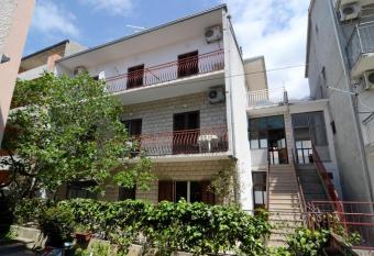 Apartments with a parking space Makarska - 12211 has Balcony rooms