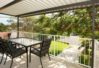 Oloway 40 allows 18 year olds to book a room