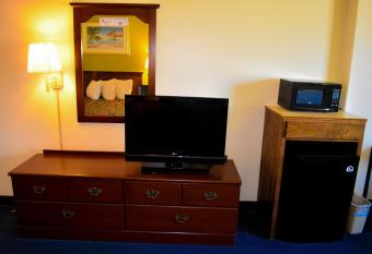 Casa Bella Hotel And Suites allows 18 year olds to book a room