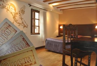 El Molino de Floren has Balcony rooms