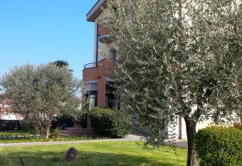 Hotel Da Vito allows 18 year olds to book a room