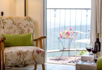 Amirey Hagalil Boutique Hotel allows 18 year olds to book a room