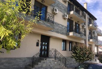 Vila Andrei allows 18 year olds to book a room