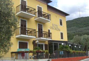 Albergo Garni Orchidea allows 18 year olds to book a room